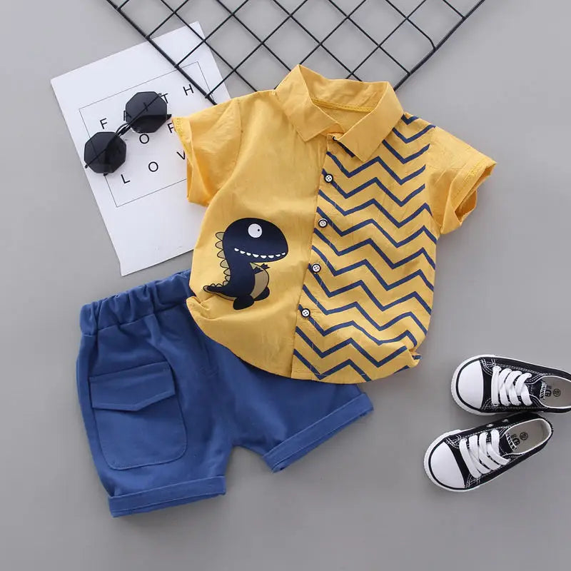 Fabric details of the baby boys dinosaur t-shirt and shorts set - view 6
