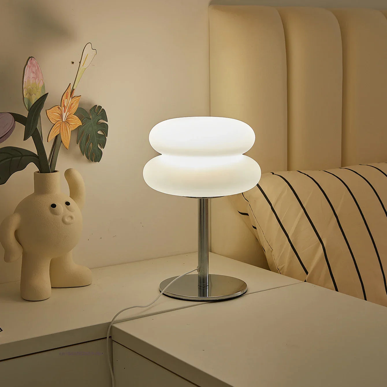Table Lamp Cream Plastic Lampshade Mushroom Bedside Lamp Fall 2025 Tri Color Dimming USB LED Included Cozy Ambient