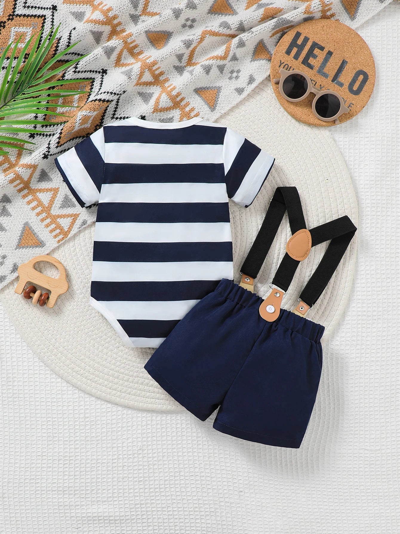 Striped short-sleeve onesie for baby boys summer wear