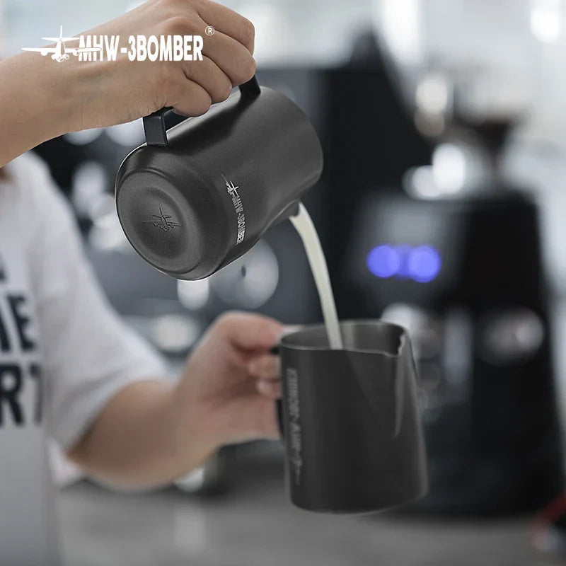 Milk Frothing Pitcher Set 350ml 450ml Stainless Steel Barista Steaming Pitchers Fall 2025 Creamy Microfoam