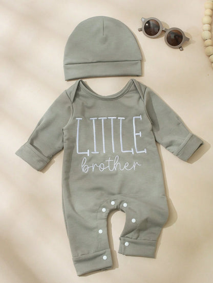 Matching hat and casual bodysuit set for baby boys