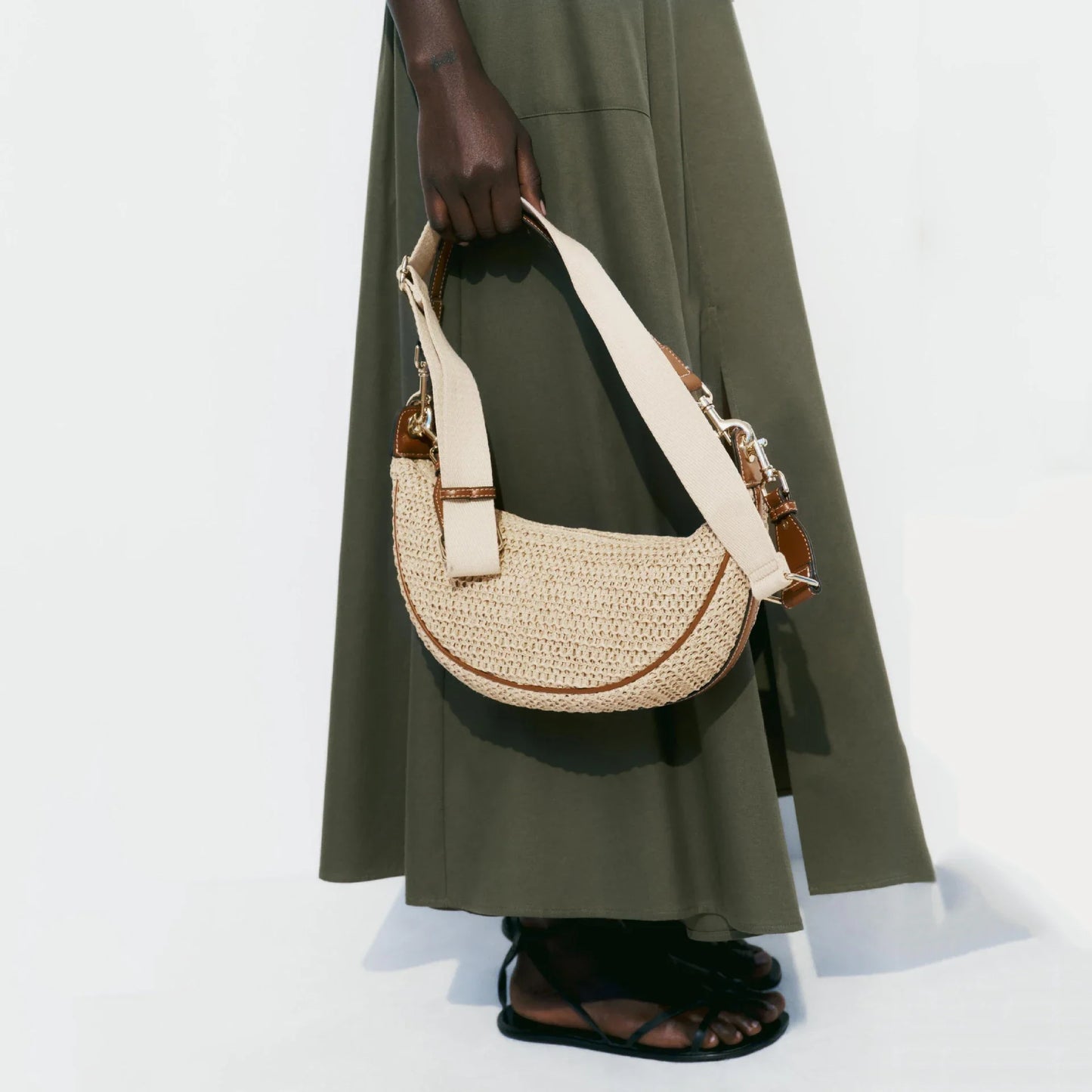 Lightweight women's woven straw shoulder bag – hobo style, crossbody, for beach & summer