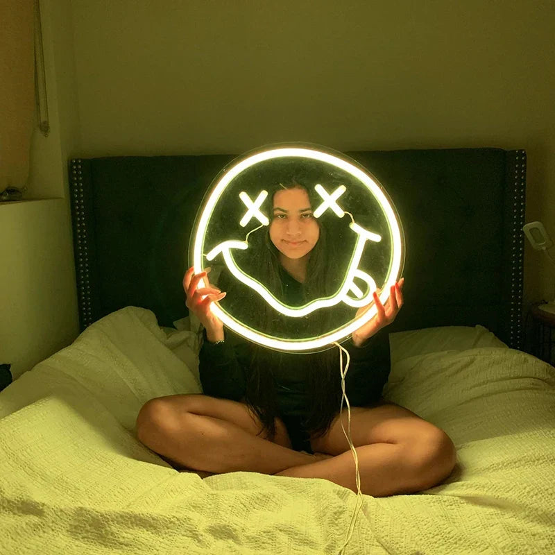 LED Neon Sign 35cm USB Powered Smile Face Wall Hanging Night Light Bedroom Decor Fall 2025 Gift