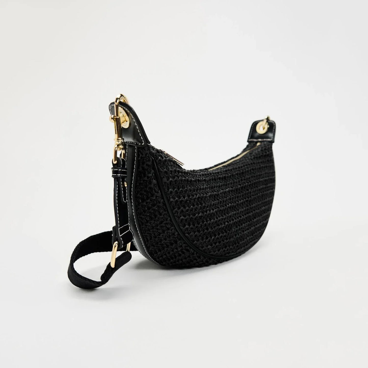 Lightweight women's woven straw shoulder bag – hobo style, crossbody, for beach & summer