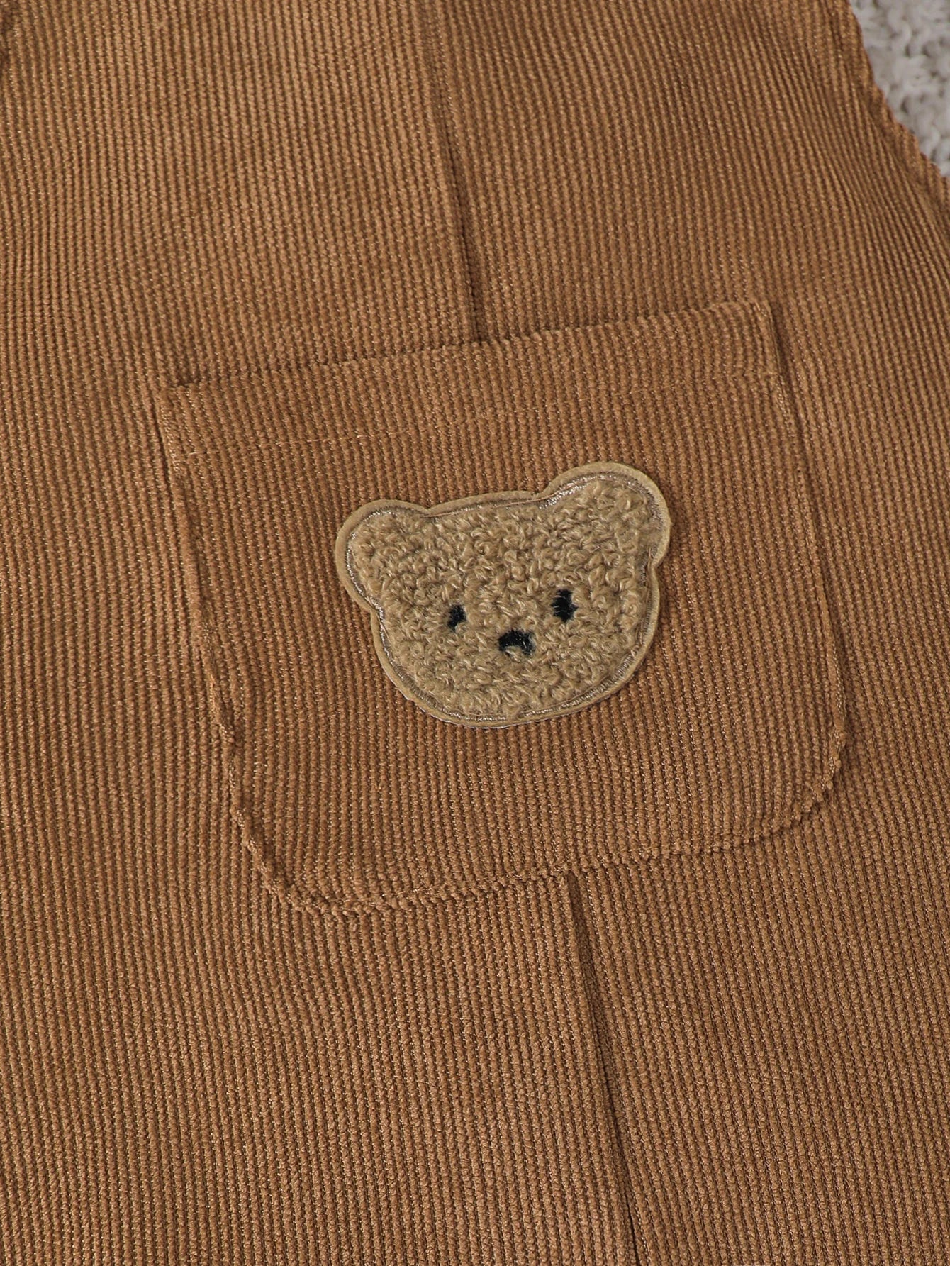Bear pattern pocket design on kids overalls