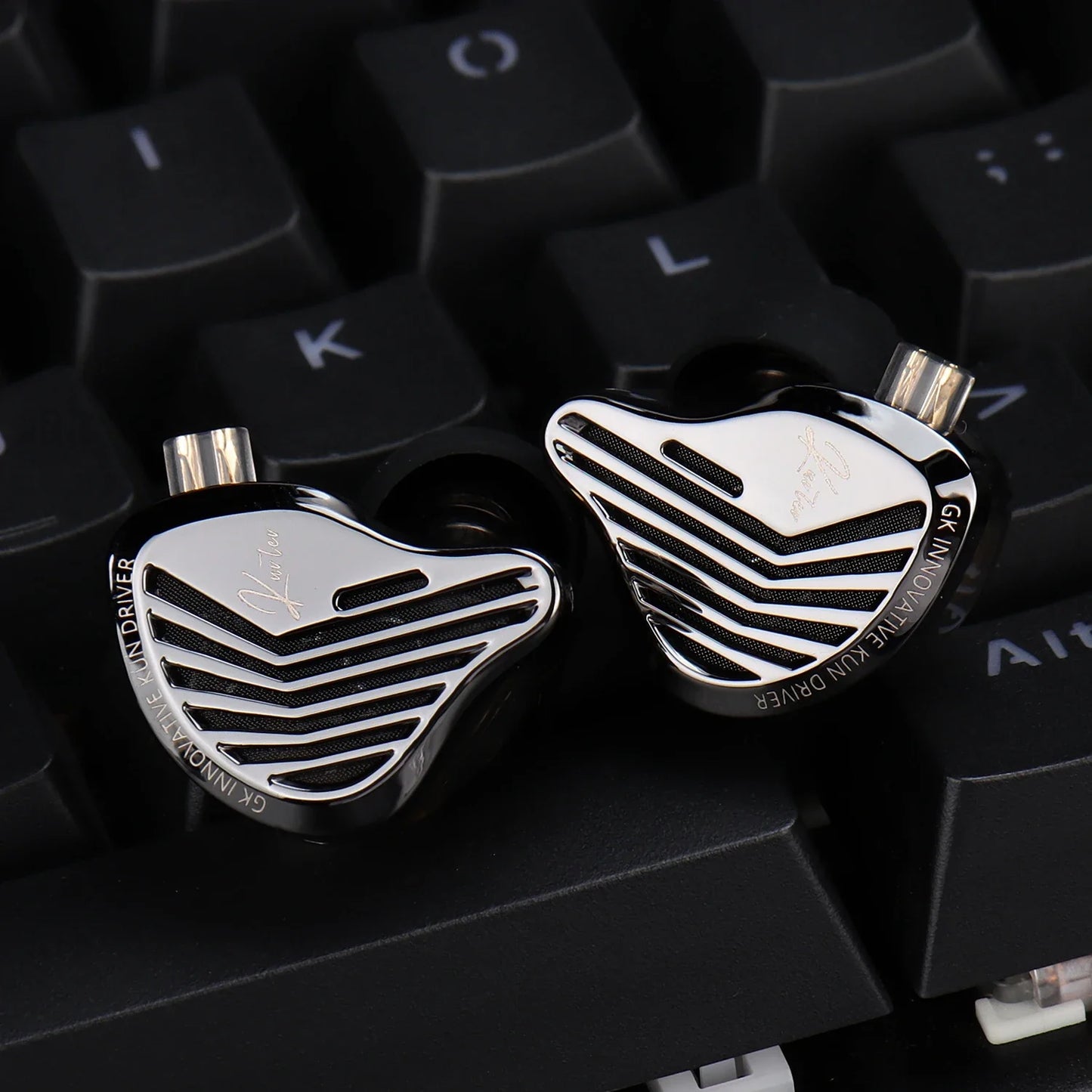 Earphones Dynamic Driver HiFi Earbuds With Detachable Cable For DJ Use Summer 2026 Trend