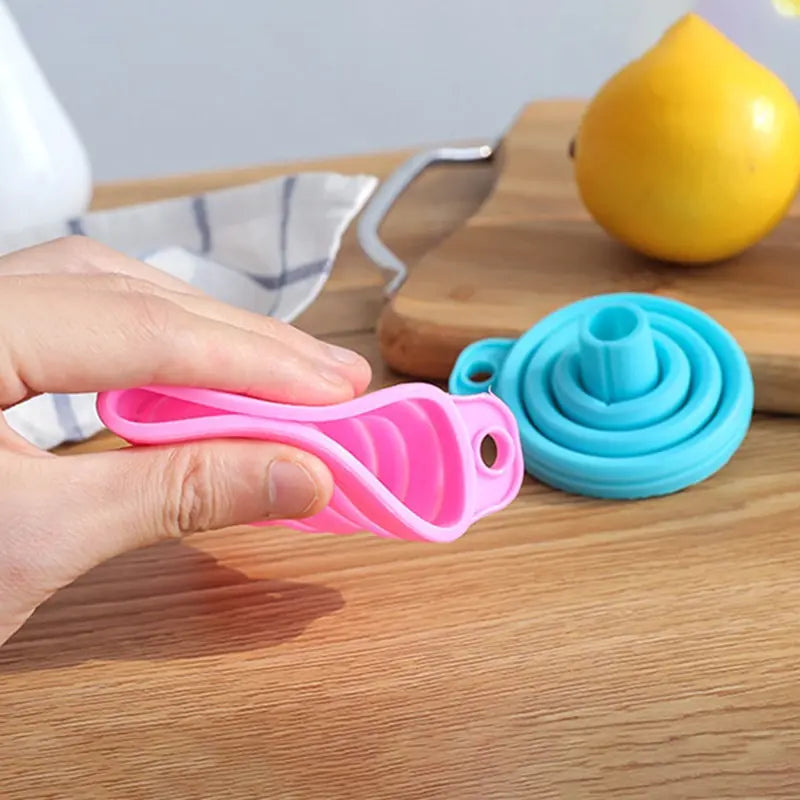 Household Telescopic Funnel Kitchen Tool - High Temperature Resistant Mini Folding Funnel - 4 Colors Available