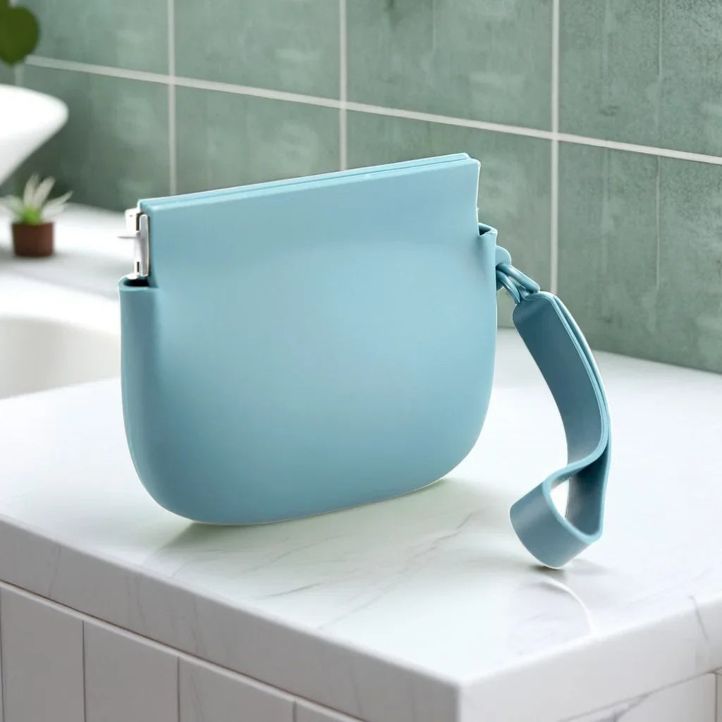 Silicone Dog Treat Pouch Travel Snack Bag For Pets Auto Closure Leakproof Odorless Easy-Clean Fall 2026