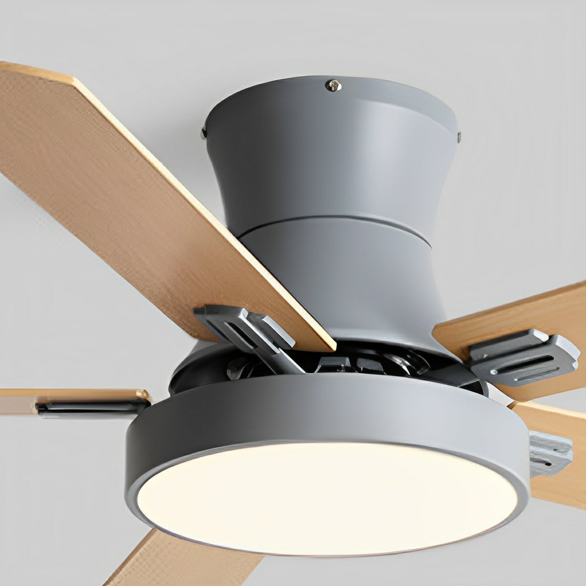 Modern Minimalist 6-Speed Reverse Frequency Conversion DC Motor Ceiling Fan Light